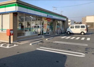 【コンビニ】ファミリーマート倉敷宮前店 980m 周辺環境