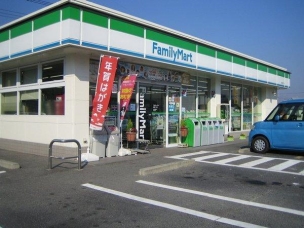 【コンビニ】ファミリーマート倉敷連島店 872m 周辺環境